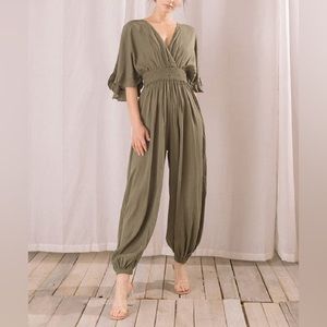 Storia Monochromatic Dolman Sleeve
Jumpsuit NWT Size M